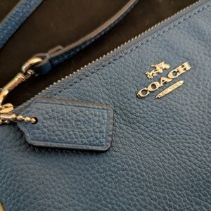 ‼️PRICE DROP‼️⭐Coach⭐ Blue Wristlet with Shearling Trim
